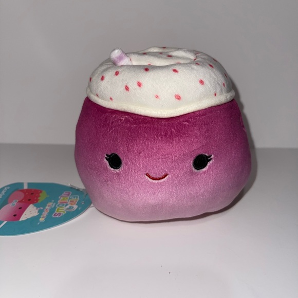 Squishmallows Scarlet The Strawberry & Cinnamon the Frozen Yogurt 5" FlipAMallow - Picture 6 of 9